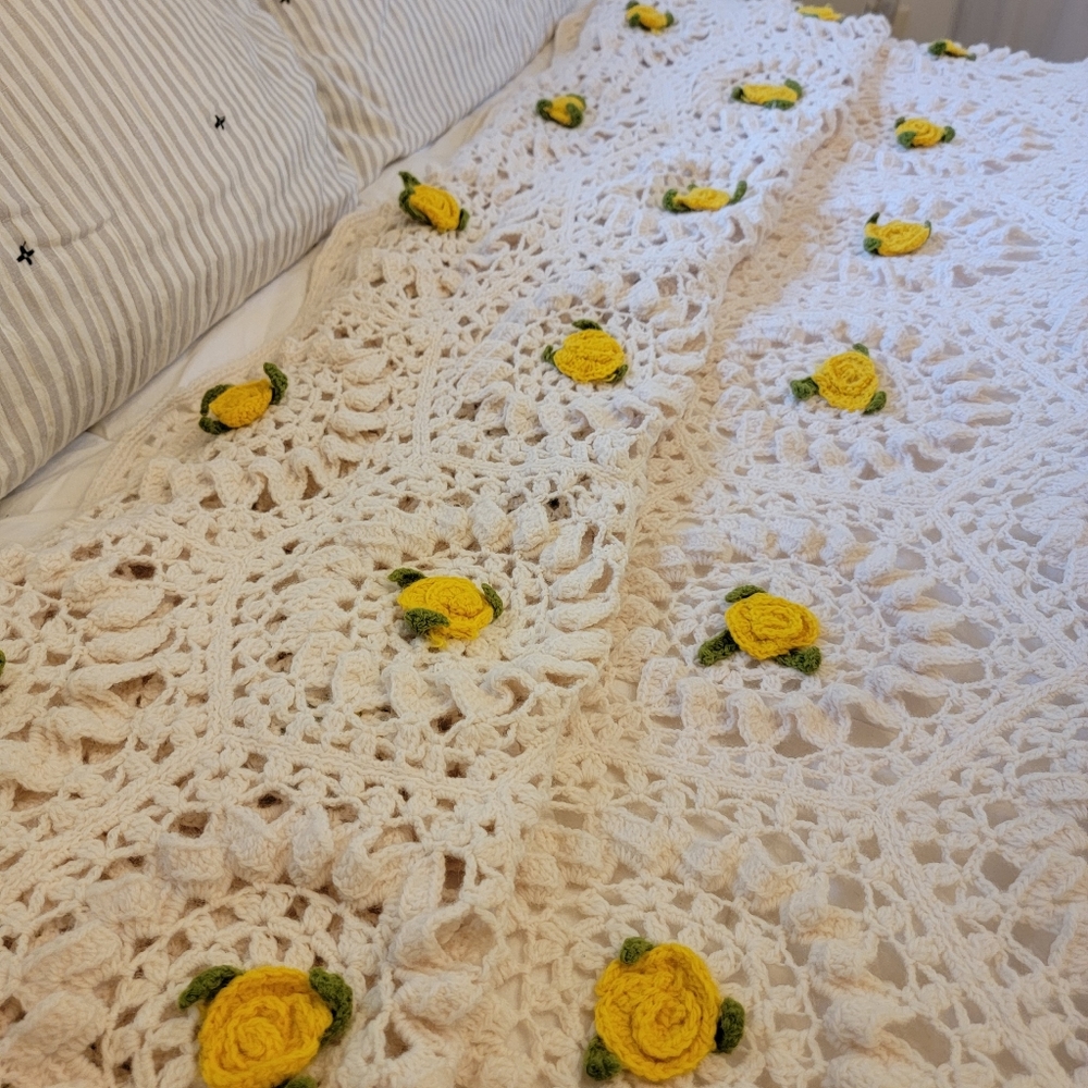 Hand Crocheted Spread - Picture 7 of 9